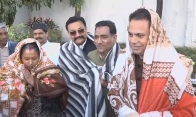 बजट सत्र में कंबल ओढ़कर ठिठुरते हुए पहुंचे कांग्रेस विधायक, गैरसैंण में सत्र न होने पर जताया विरोध…