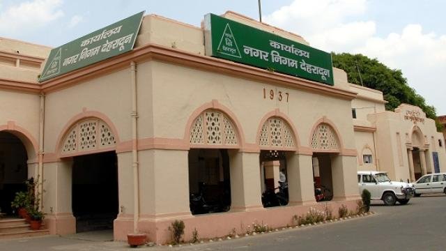 देहरादून नगर निगम का कड़ा कदम, 15,000 कमर्शियल हाउस टैक्स न चुकाने वालों को भेजा नोटिस… देहरादून नगर निगम का कड़ा कदम, 15,000 कमर्शियल हाउस टैक्स न चुकाने वालों को भेजा नोटिस…