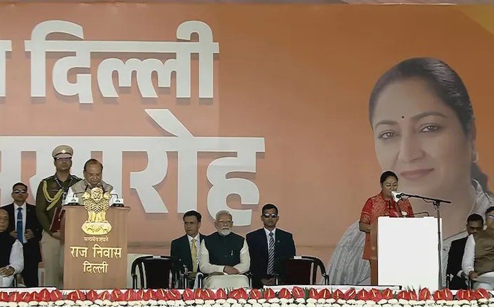 रेखा गुप्ता ने दिल्ली के मुख्यमंत्री के रूप में ली शपथ, पीएम मोदी समेत केंद्रीय मंत्री रहे मौजूद… रेखा गुप्ता ने दिल्ली के मुख्यमंत्री के रूप में ली शपथ, पीएम मोदी समेत केंद्रीय मंत्री रहे मौजूद…