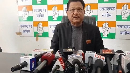 विधानसभा सत्र में पास भू कानन के विरोध में कांग्रेस, तिवारी सरकार में बने भू कानून की कर रहे मांग… विधानसभा सत्र में पास भू कानन के विरोध में कांग्रेस, तिवारी सरकार में बने भू कानून की कर रहे मांग…