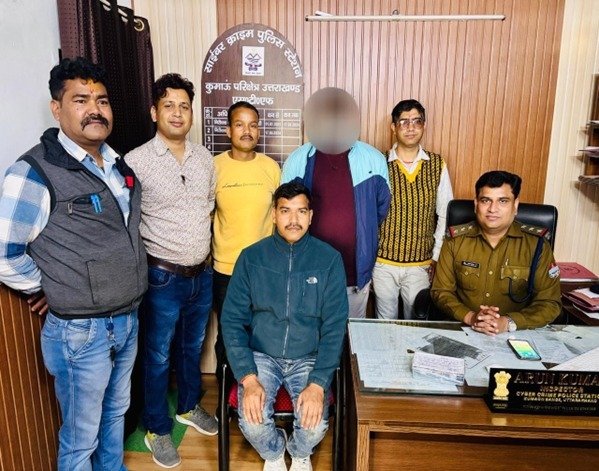 18 दिनों तक डिजिटल अरेस्ट कर लूटे 47 लाख रुपये, पुलिस ने आरोपी को आगरा से किया गिरफ्तार… 18 दिनों तक डिजिटल अरेस्ट कर लूटे 47 लाख रुपये, पुलिस ने आरोपी को आगरा से किया गिरफ्तार…