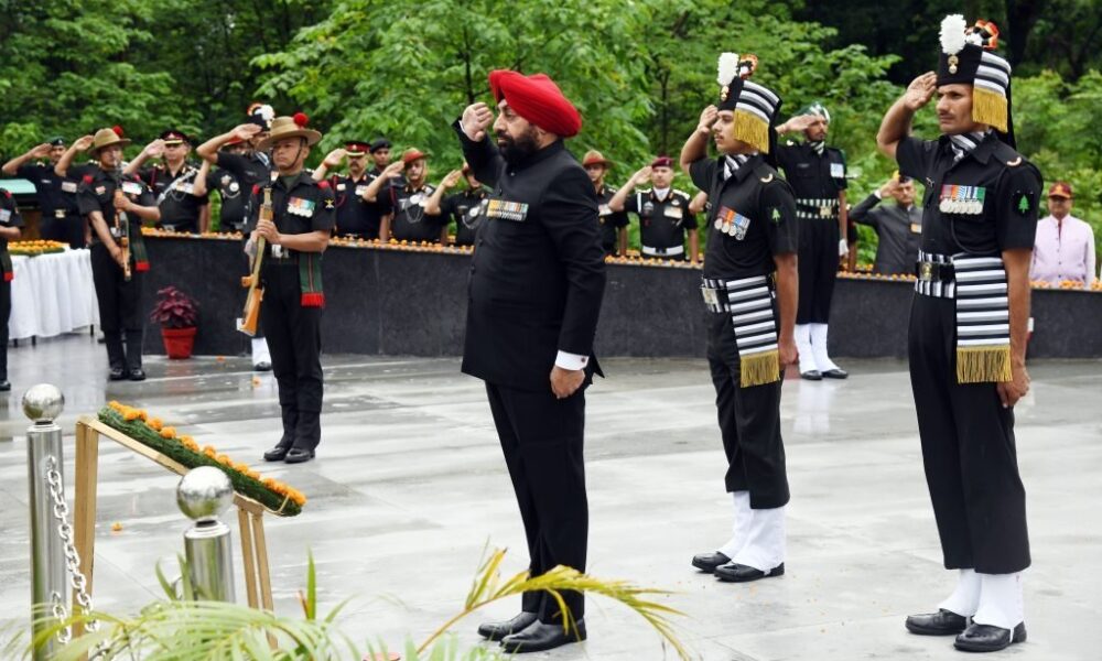 पुलवामा हमले के शहीदों को राज्यपाल गुरमीत सिंह ने अर्पित की श्रद्धांजलि, शौर्य को सराहा…