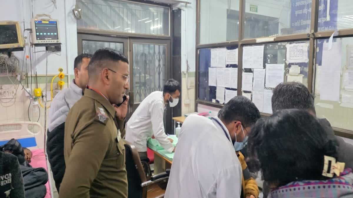 नैनीताल-लालकुआं राजमार्ग पर खड़े डंपर से बाइक की टक्कर, दोनों युवक गंभीर घायल… नैनीताल-लालकुआं राजमार्ग पर खड़े डंपर से बाइक की टक्कर, दोनों युवक गंभीर घायल…