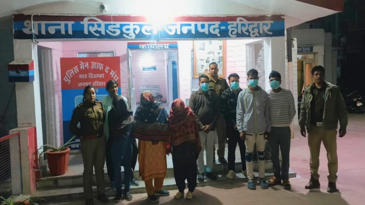 हरिद्वार के होटल में सेक्स रैकेट का भंडाफोड़, 3 महिलाओं समेत 7 लोग गिरफ्तार… हरिद्वार के होटल में सेक्स रैकेट का भंडाफोड़, 3 महिलाओं समेत 7 लोग गिरफ्तार…