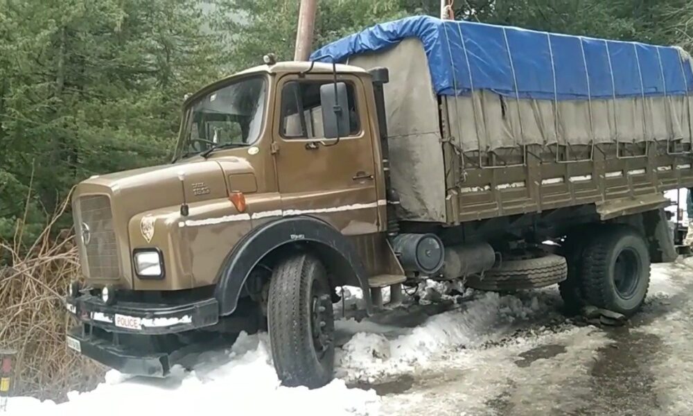 गंगोत्री हाईवे पर बर्फ के कारण फिसला ITBP जवानों से भरा वाहन, टला बड़ा हादसा…