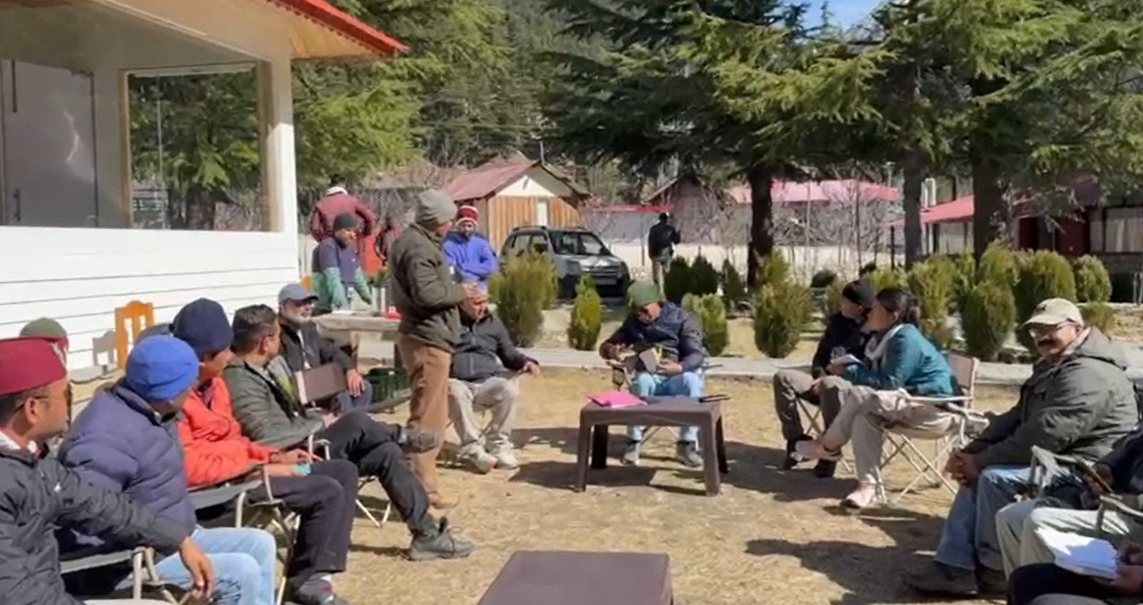 हर्षिल में पीएम मोदी के आगमन की तैयारियां तेज ,प्रसाशन ने की होटल और होमस्टे व्यवसायियों के साथ बैठक…..