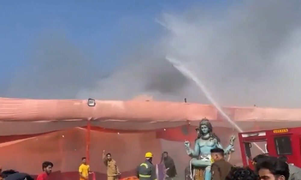 प्रयागराज महाकुंभ मेला क्षेत्र में फिर लगी आग, फायर ब्रिगेड और पुलिस की तत्परता से टली बड़ी घटना…