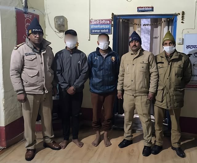 कर्णप्रयाग पुलिस ने चन्द घंटों में बैटरी चोरी का किया खुलासा, 2 अभियुक्त गिरफ्तार… कर्णप्रयाग पुलिस ने चन्द घंटों में बैटरी चोरी का किया खुलासा, 2 अभियुक्त गिरफ्तार…