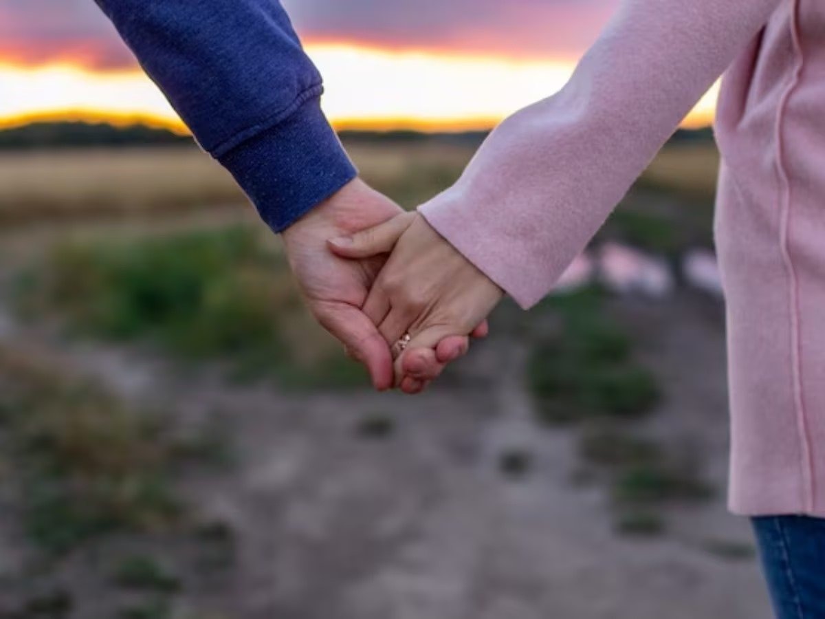 लिव-इन रिलेशनशिप को मिली कानूनी मान्यता, यूसीसी के तहत देहरादून में दो जोड़े ने कराया पंजीकरण… लिव-इन रिलेशनशिप को मिली कानूनी मान्यता, यूसीसी के तहत देहरादून में दो जोड़े ने कराया पंजीकरण…