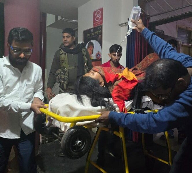 प्रयागराज से लौटते वक्त झामुमो सांसद महुआ माजी की कार दुर्घटनाग्रस्त, अस्पताल में भर्ती…