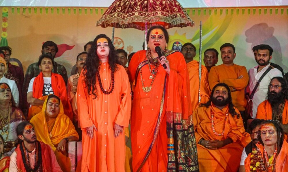 महाकुंभ में किन्नर अखाड़े का बड़ा एक्शन, ममता कुलकर्णी और लक्ष्मी नारायण त्रिपाठी को किया गया अखाड़े से बाहर…