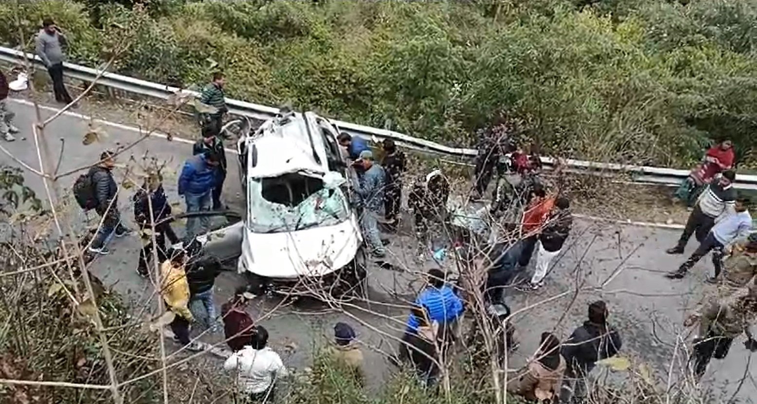 मसूरी में हुआ बड़ा हादसा, कार अनियंत्रित होकर एक सड़क से दूसरी सड़क पर जा गिरी, कार सवार की मौत…
