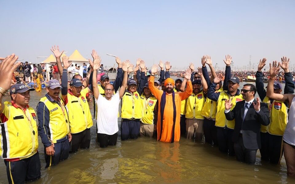 राज्यपाल गुरमीत सिंह ने महाकुंभ में त्रिवेणी संगम पर लगाई आस्था की डुबकी, प्रदेशवासियों की सुख-समृद्धि और खुशहाली के लिए की प्रार्थना…