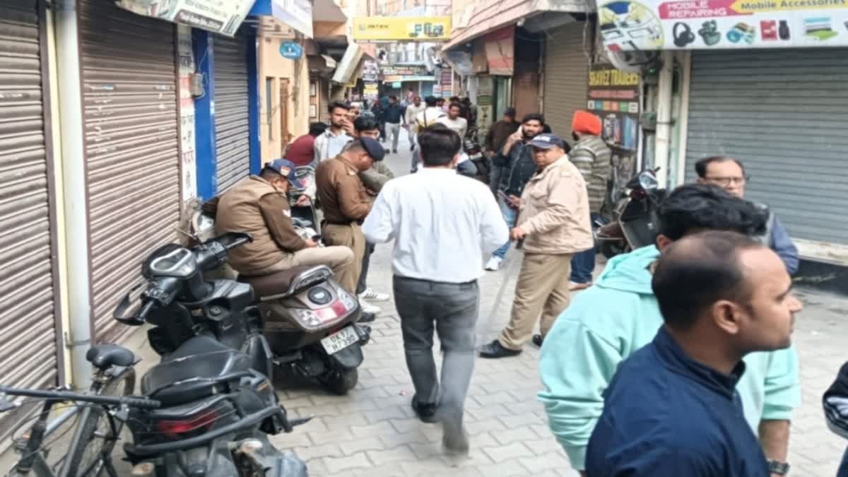रुड़की में एप्पल के नकली एसेसरीज की बिक्री पर कंपनी ने की छापेमारी, नकली सामान बरामद…. रुड़की में एप्पल के नकली एसेसरीज की बिक्री पर कंपनी ने की छापेमारी, नकली सामान बरामद….