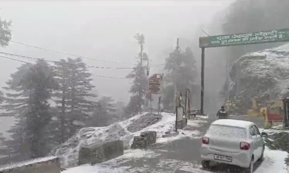 उत्तराखंड में मौसम का बदला मिजाज, ऊंचाई वाले क्षेत्रों में शुरू हुई बर्फ़बारी…