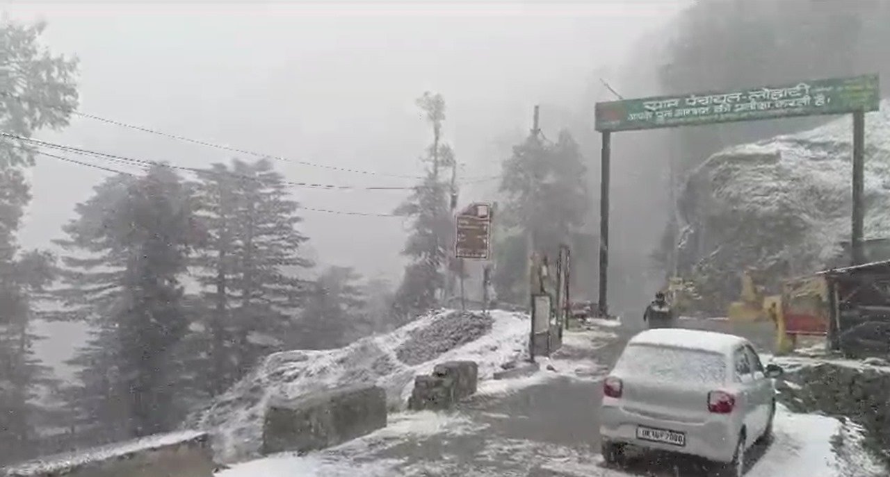 उत्तराखंड में मौसम का बदला मिजाज, ऊंचाई वाले क्षेत्रों में शुरू हुई बर्फ़बारी… उत्तराखंड में मौसम का बदला मिजाज, ऊंचाई वाले क्षेत्रों में शुरू हुई बर्फ़बारी…