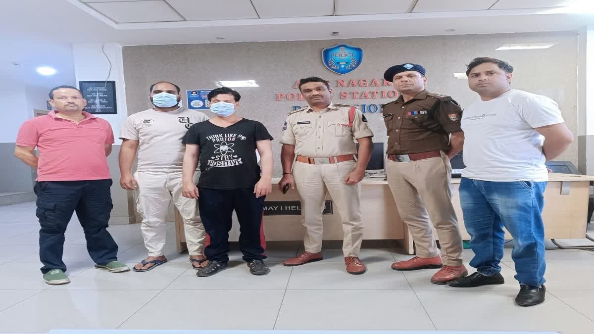 एसटीएफ ने हैदराबाद से दो साइबर ठगों को किया गिरफ्तार, ट्रेडिंग में निवेश के नाम पर ठगे थे तीन करोड़ रुपए… एसटीएफ ने हैदराबाद से दो साइबर ठगों को किया गिरफ्तार, ट्रेडिंग में निवेश के नाम पर ठगे थे तीन करोड़ रुपए…
