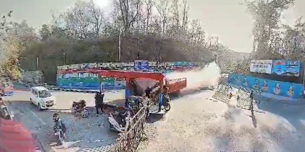 ऋषिकेश हादसा: पुलिस पिकेट से टकराई बेकाबू ट्रैक्टर ट्रॉली, सीसीटीवी में कैद हुआ खौफनाक हादसा…