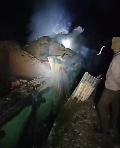 उत्तरकाशी में थलन मंगलपुर गांव में आग का तांडव, तीन परिवारों का सामान जलकर हुआ राख…
