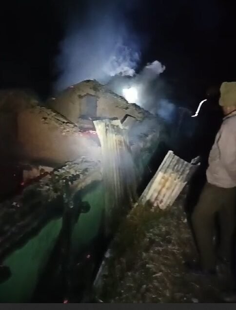 उत्तरकाशी में थलन मंगलपुर गांव में आग का तांडव, तीन परिवारों का सामान जलकर हुआ राख…
