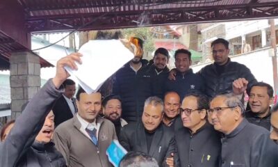 केन्द्र सरकार के अधिवक्ता संशोधन बिल के खिलाफ वकीलों का विरोध प्रदर्शन, बिल को लगाई आग…