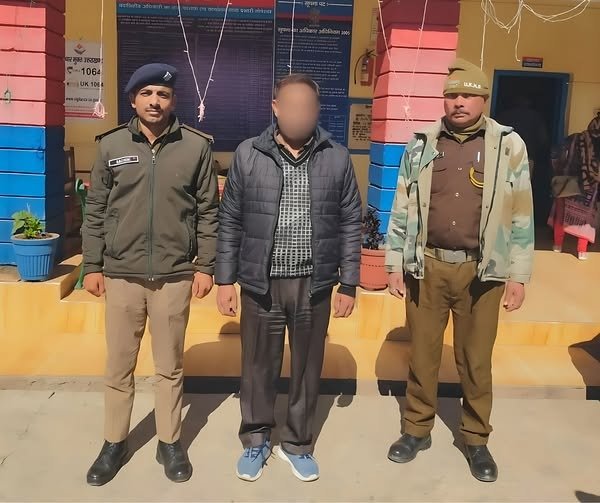 हरिद्वार में गिरफ्तार हुआ चमोली का फर्जी शिक्षक, फर्जी दस्तावेजों से 2008 में पाई थी नौकरी… हरिद्वार में गिरफ्तार हुआ चमोली का फर्जी शिक्षक, फर्जी दस्तावेजों से 2008 में पाई थी नौकरी…