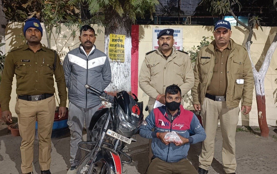 नशीले पदार्थों की तस्करी के खिलाफ नैनीताल पुलिस को मिली सफलता, 280 ग्राम चरस के साथ तस्कर गिरफ्तार…. नशीले पदार्थों की तस्करी के खिलाफ नैनीताल पुलिस को मिली सफलता, 280 ग्राम चरस के साथ तस्कर गिरफ्तार….