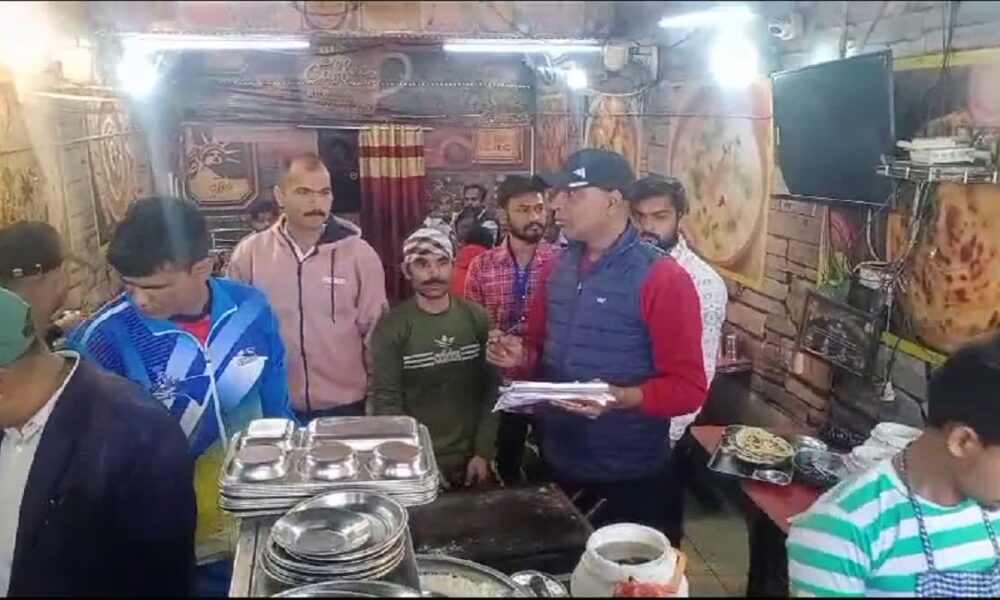 होली के त्योहार से पहले हरिद्वार में खाद्य सुरक्षा विभाग का अभियान , रेस्टोरेंट और मिठाई दुकानों पर की छापेमारी….