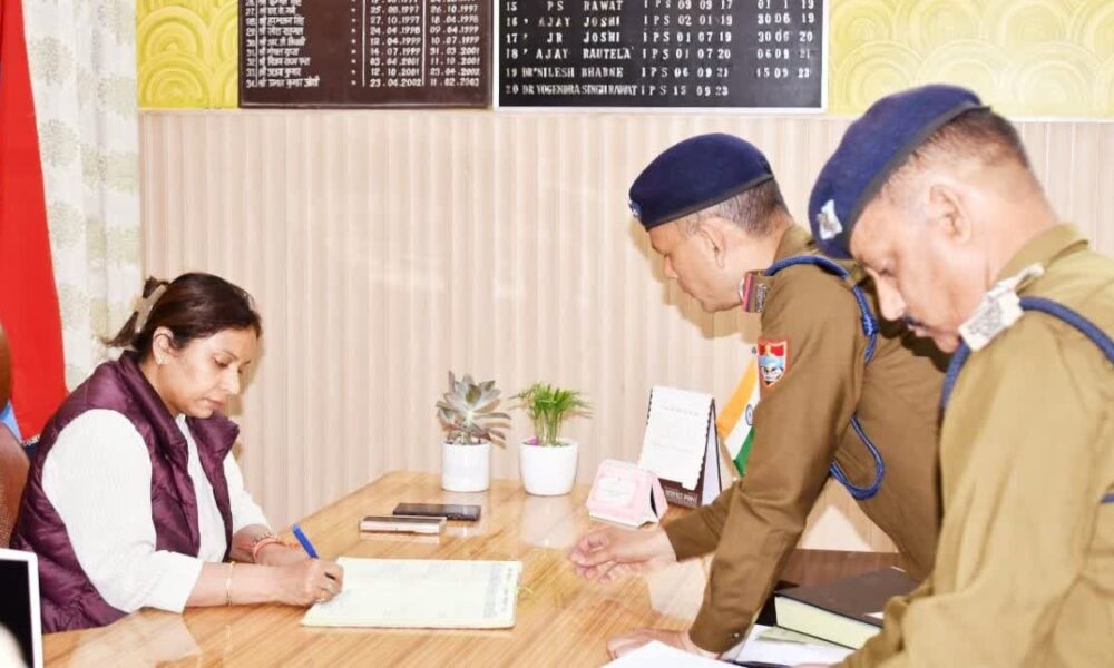 कुमाऊं की नई आईजी रिधिम अग्रवाल ने संभाला कार्यभार , नशा तस्करों के खिलाफ कड़ी कार्रवाई की दी चेतावनी…..