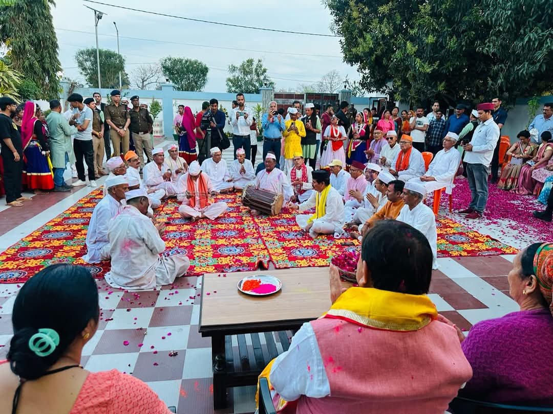 खटीमा में मुख्यमंत्री पुष्कर सिंह धामी ने मनाई होली, सांस्कृतिक कार्यक्रम में लिया भाग… खटीमा में मुख्यमंत्री पुष्कर सिंह धामी ने मनाई होली, सांस्कृतिक कार्यक्रम में लिया भाग…