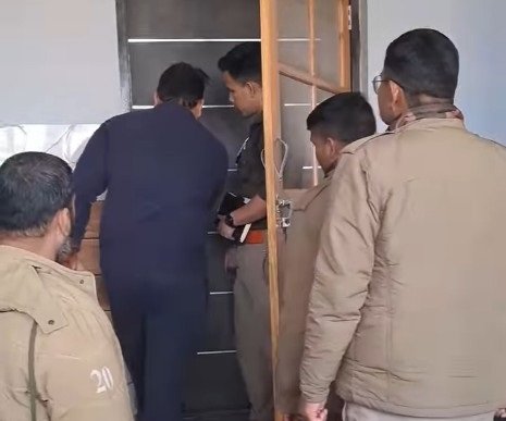 काठगोदाम में फाइनेंस मैनेजर के घर से चोरी, 15 लाख के जेवरात और नकदी गायब… काठगोदाम में फाइनेंस मैनेजर के घर से चोरी, 15 लाख के जेवरात और नकदी गायब…