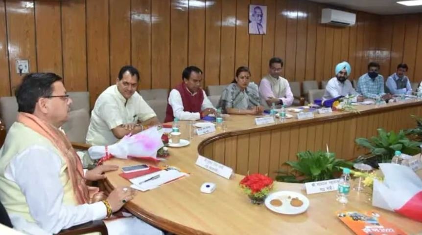 सीएम धामी के दिल्ली दौरे के बाद बढ़ी कैबिनेट फेरबदल की संभावना , नवरात्र में फेरबदल की तैयारी….. सीएम धामी के दिल्ली दौरे के बाद बढ़ी कैबिनेट फेरबदल की संभावना , नवरात्र में फेरबदल की तैयारी…..