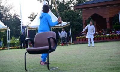 क्रिकेट ग्राउंड पर बेटे संघ नजर आए सीएम धामी, क्रिकेट खेल बिताया समय…