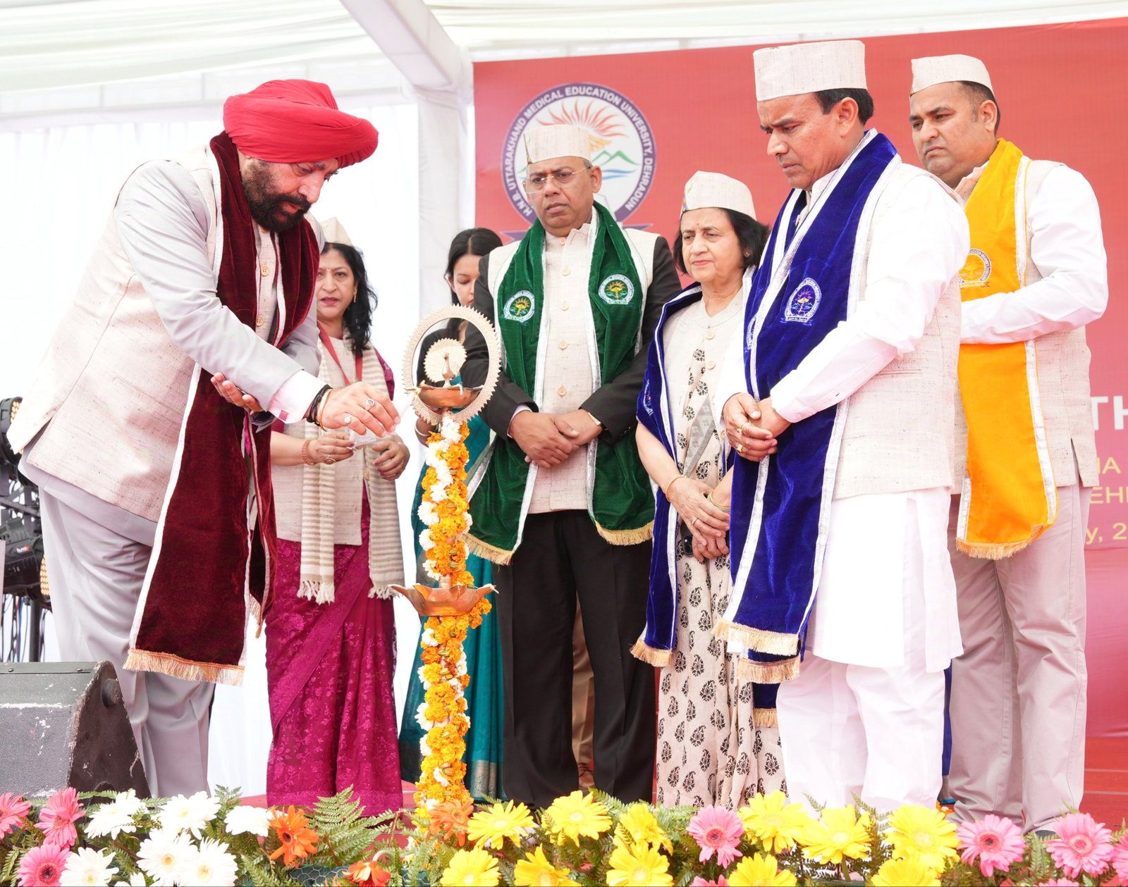 राज्यपाल गुरमीत सिंह ने हेमवती नन्दन बहुगुणा विश्वविद्यालय के दीक्षांत समारोह में की शिरकत , महिला शक्ति को सराहा…. राज्यपाल गुरमीत सिंह ने हेमवती नन्दन बहुगुणा विश्वविद्यालय के दीक्षांत समारोह में की शिरकत , महिला शक्ति को सराहा….