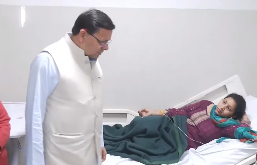 कोरोनेशन हॉस्पिटल पहुंचे सीएम धामी , खाद्य विषाक्तता के कारण भर्ती मरीजों का जाना हाल-चाल….