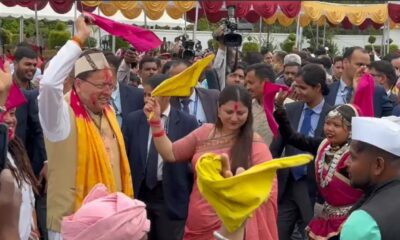 मुख्यमंत्री आवास में धूमधाम से हुआ होली मिलन कार्यक्रम, सीएम धामी ने लोगों संग जमकर खेली होली…