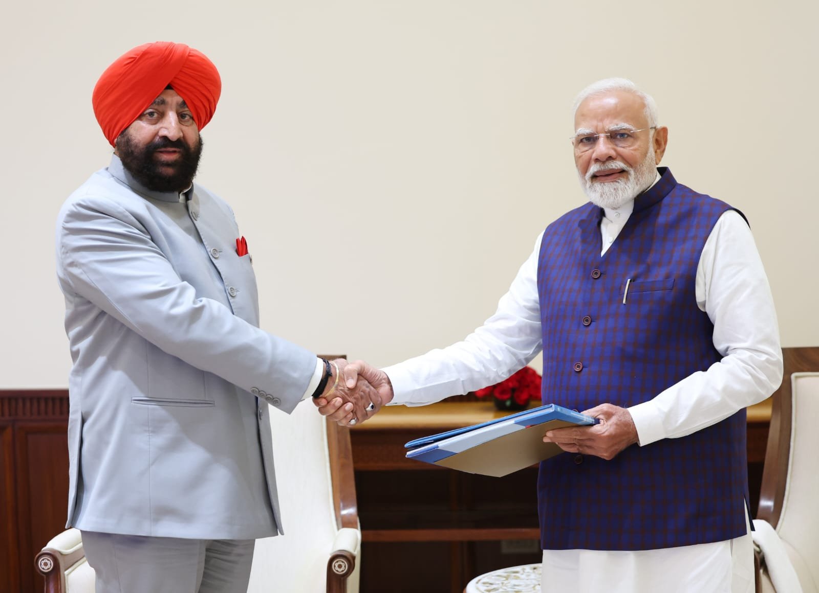 राज्यपाल गुरमीत सिंह ने प्रधानमंत्री नरेंद्र मोदी से की शिष्टाचार भेंट , ‘गवर्नर्स डिजिटल हब’ और ‘इटरनल गुरु’ चैटबॉट का ब्रोशर किया भेंट….. राज्यपाल गुरमीत सिंह ने प्रधानमंत्री नरेंद्र मोदी से की शिष्टाचार भेंट , ‘गवर्नर्स डिजिटल हब’ और ‘इटरनल गुरु’ चैटबॉट का ब्रोशर किया भेंट…..