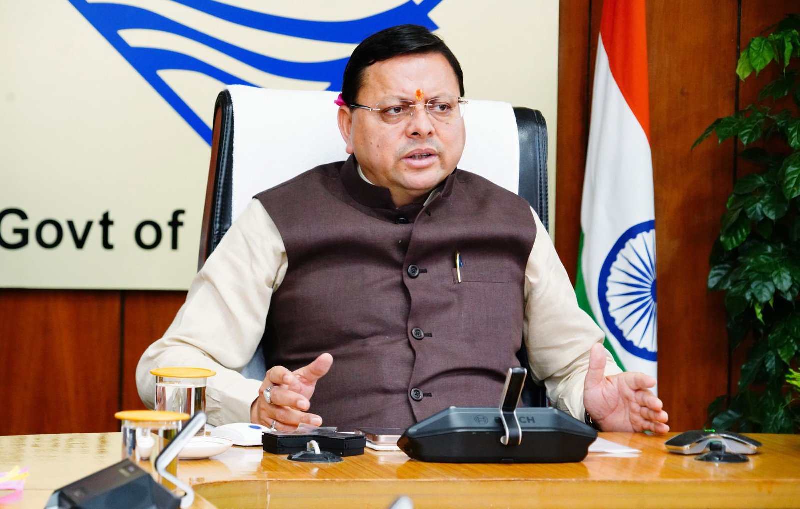 मुख्यमंत्री धामी ने सचिवालय में ली उच्च स्तरीय बैठक , अधिकारियों को दिए तेजी से कार्य करने के निर्देश….