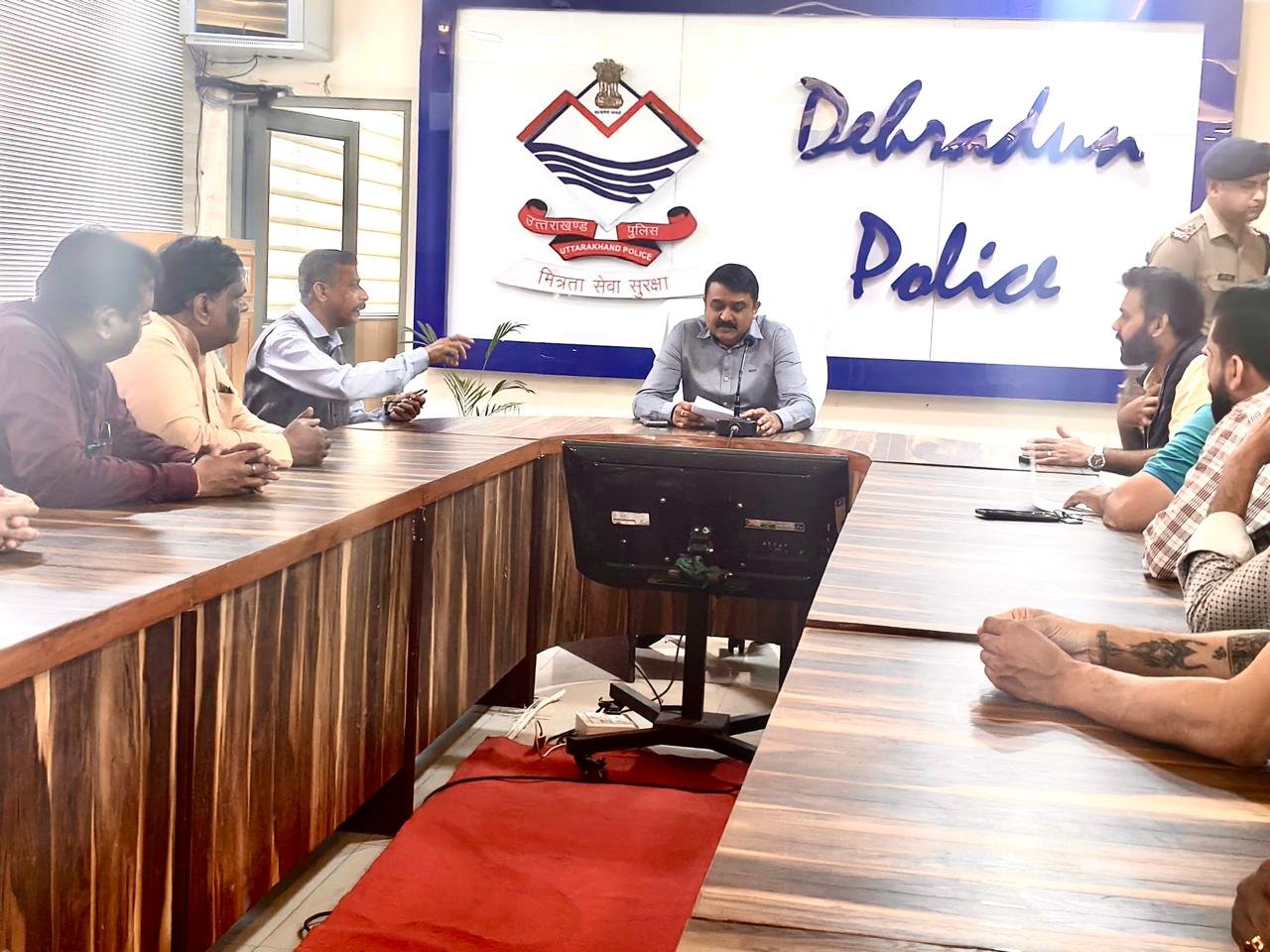एसएसपी से व्यापार मण्डल के पदाधिकारियों ने की भेंट , वसूली और उत्पीड़न पर कार्यवाही की करीं मांग….