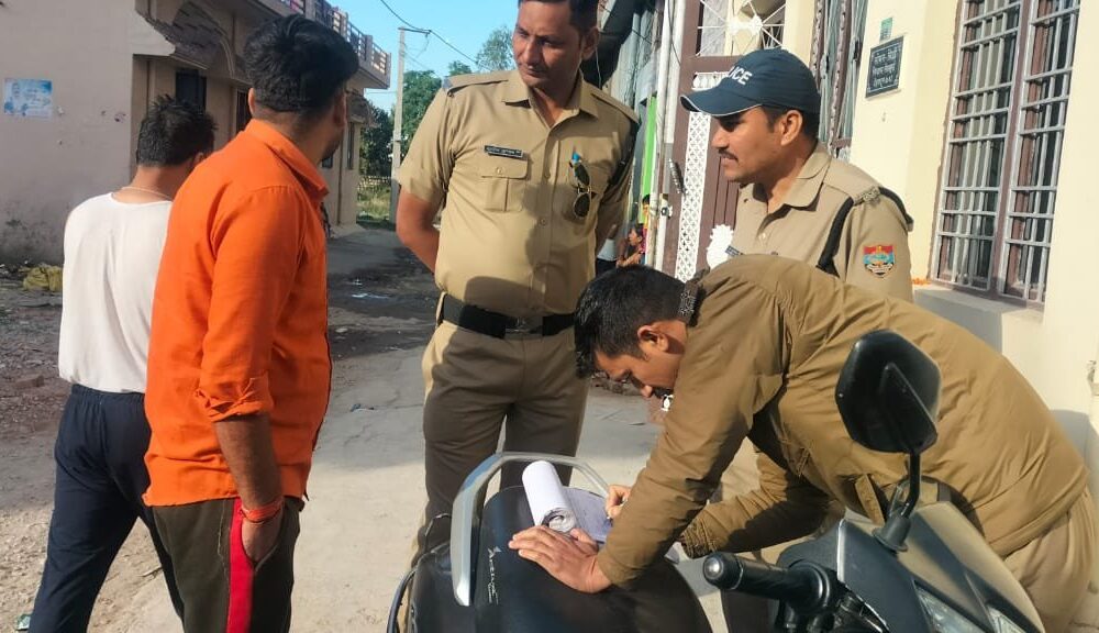 सेलाकुई में किरायेदारों और बाहरी व्यक्तियों का सत्यापन, पुलिस ने 50 मकान मालिकों के खिलाफ किए चालान..