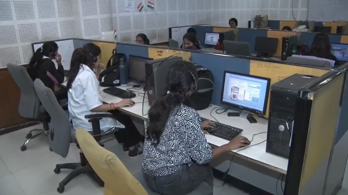 होली के दिन 108 पर आई आपातकालीन कॉल्स की बाढ़, दुर्घटनाओं ने बढ़ाया तनाव… होली के दिन 108 पर आई आपातकालीन कॉल्स की बाढ़, दुर्घटनाओं ने बढ़ाया तनाव…