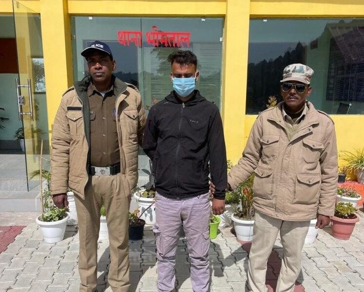 नगर पालिका की कूड़ा गाड़ी से चरस तस्करी का भंडाफोड़, आरोपी गिरफ्तार, वाहन सीज…