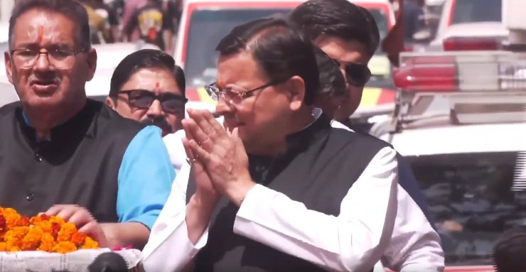 प्रदेश सरकार के तीन साल: देहरादून में भव्य रोड शो में शामिल हुए मुख्यमंत्री धामी , “धाकड़ धामी जिंदाबाद” के लगे नारें…..