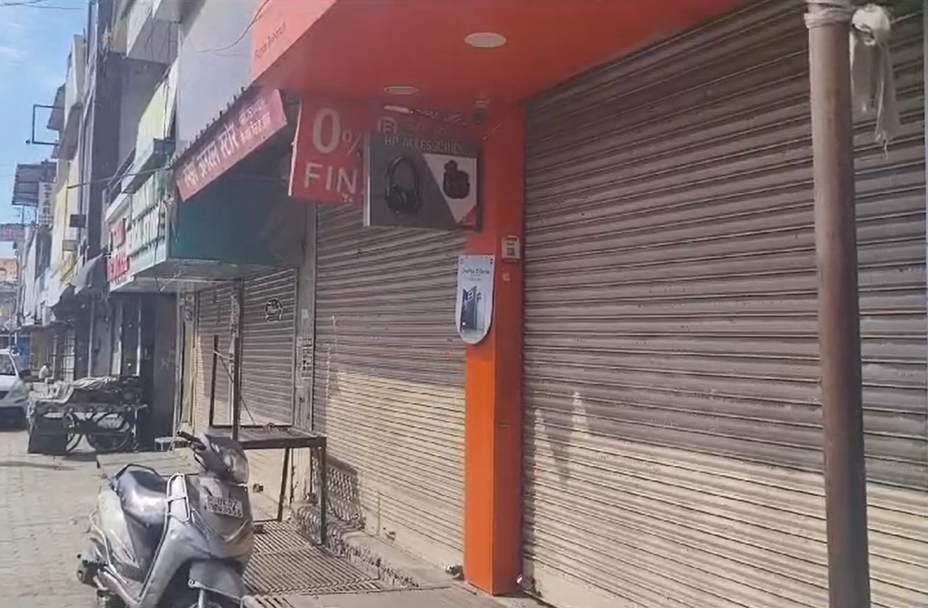 ऋषिकेश विधायक प्रेम चंद अग्रवाल के इस्तीफे पर डोईवाला में व्यापारियों का रोष , बाजार बंद….. ऋषिकेश विधायक प्रेम चंद अग्रवाल के इस्तीफे पर डोईवाला में व्यापारियों का रोष , बाजार बंद…..