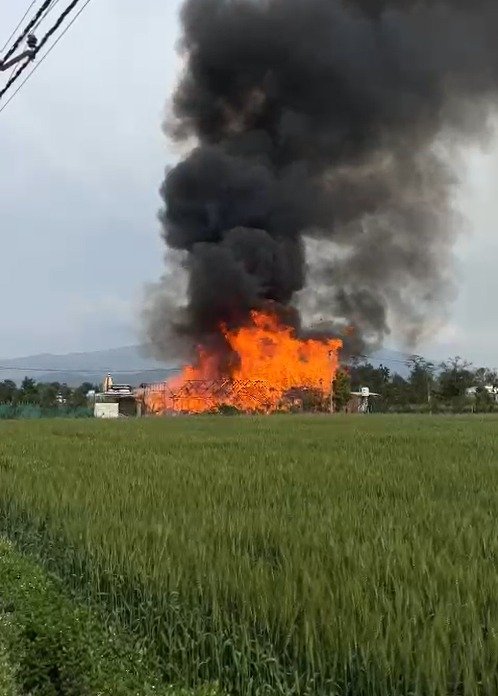 विकासनगर में होली के दिन रेस्टोरेंट में आगजनी, कोतवाल पर गिरी गाज… विकासनगर में होली के दिन रेस्टोरेंट में आगजनी, कोतवाल पर गिरी गाज…