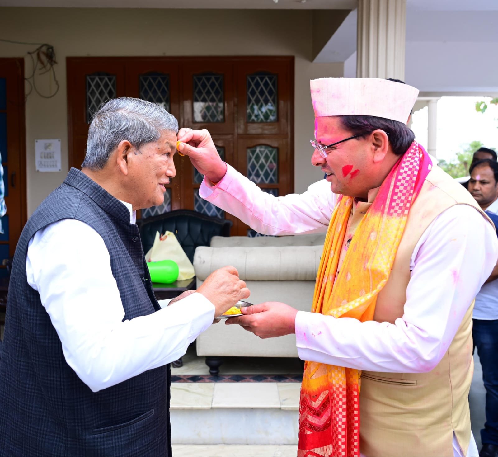 मुख्यमंत्री पुष्कर सिंह धामी ने होली के शुभ अवसर पर पूर्व मुख्यमंत्री हरीश रावत से की मुलाकात, रंगोत्सव की दी शुभकामनाएं… मुख्यमंत्री पुष्कर सिंह धामी ने होली के शुभ अवसर पर पूर्व मुख्यमंत्री हरीश रावत से की मुलाकात, रंगोत्सव की दी शुभकामनाएं…