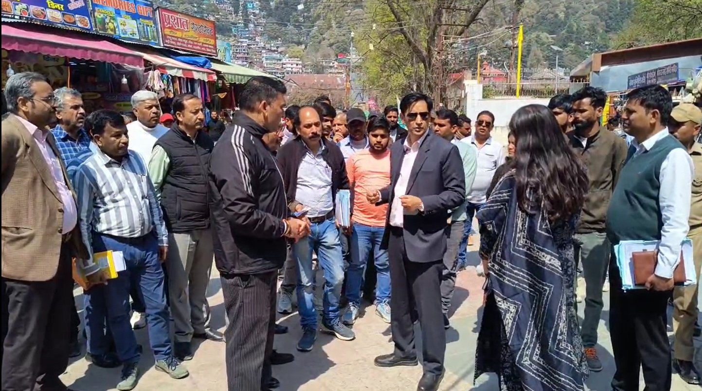 कमिश्नर कुमाऊँ ने नैनीताल में विकास कार्यों का किया स्थलीय निरीक्षण , गुणवत्ता के साथ काम पूरा करने के दिए निर्देश….. कमिश्नर कुमाऊँ ने नैनीताल में विकास कार्यों का किया स्थलीय निरीक्षण , गुणवत्ता के साथ काम पूरा करने के दिए निर्देश…..