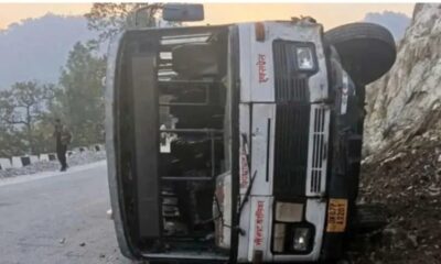 चंपावत में बड़ा हादसा टला, अनियंत्रित होकर सड़क पर पलटी रोडवेज की बस, यात्रियों में मची चीख-पुकार…