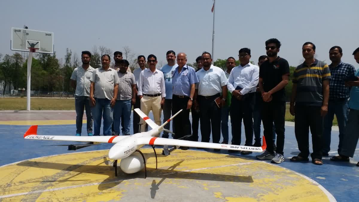 मेडिकल कॉलेज हल्द्वानी से कोटाबाग तक ड्रोन से पहुंची दवाएं और ब्लड.. मेडिकल कॉलेज हल्द्वानी से कोटाबाग तक ड्रोन से पहुंची दवाएं और ब्लड..