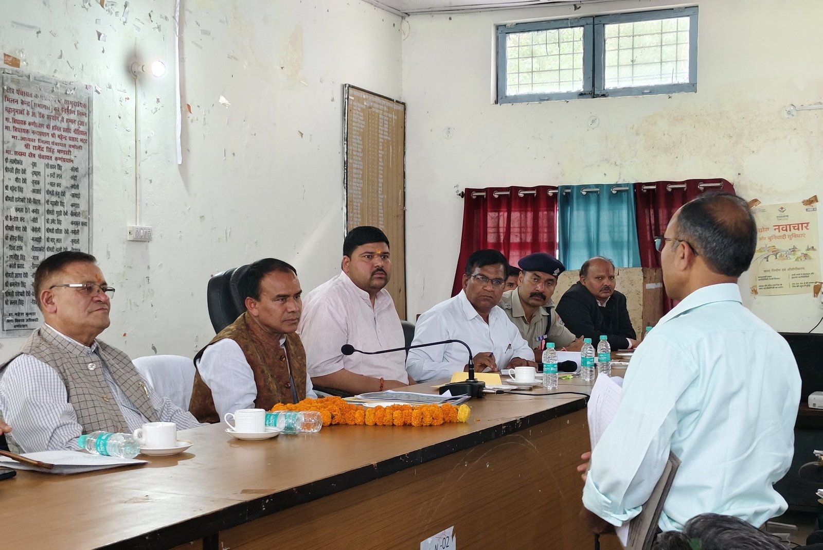 मंत्री धन सिंह रावत ने कर्णप्रयाग में अधिकारियों संग की बैठक , 16 विकास योजनाओं का किया लोकार्पण और शिलान्यास….. मंत्री धन सिंह रावत ने कर्णप्रयाग में अधिकारियों संग की बैठक , 16 विकास योजनाओं का किया लोकार्पण और शिलान्यास…..